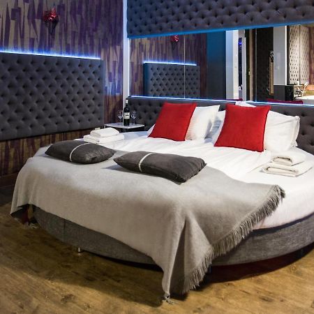 Yourplace Romantic Apartment With Private Patio 克拉科夫 外观 照片