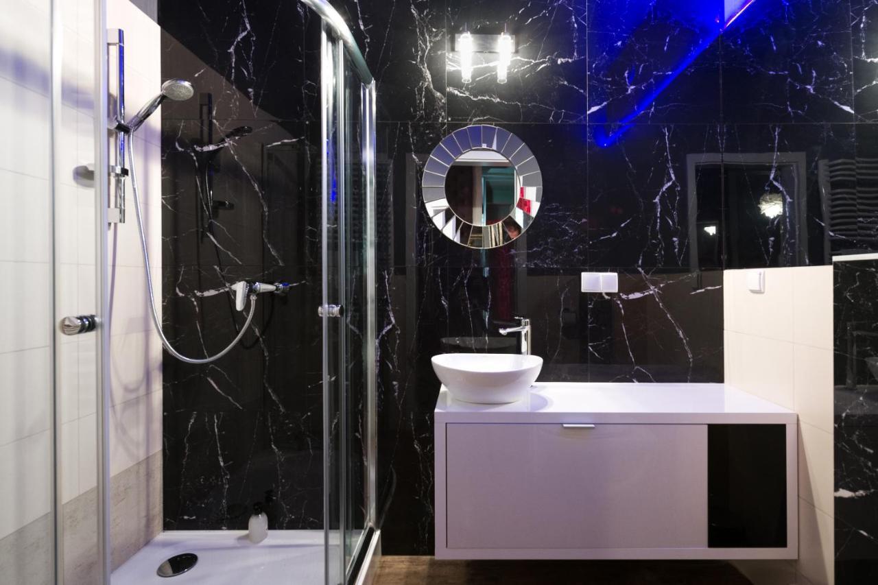 Yourplace Romantic Apartment With Private Patio 克拉科夫 外观 照片